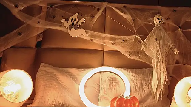 Snapshot of angelinepossy chatting on 10.21.25 angelinepossy online show from 10.21.25