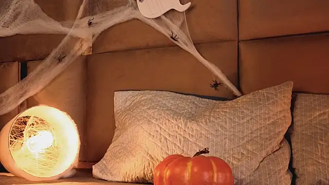 Snapshot of angelinepossy chatting on 10.29.25 angelinepossy online show from 10.29.25