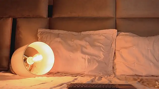 Snapshot of angelinepossy chatting on 11.03.25 angelinepossy online show from 11.03.25