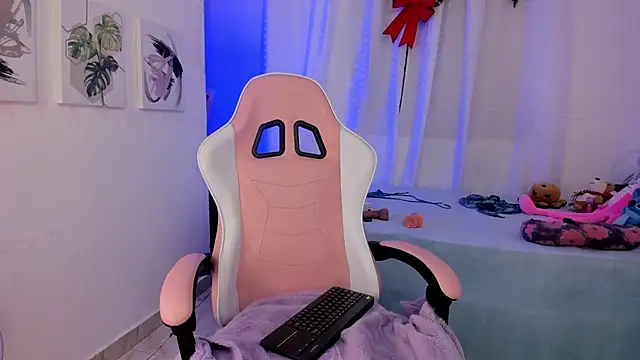 Lia Petite1 online show from 03.07.25