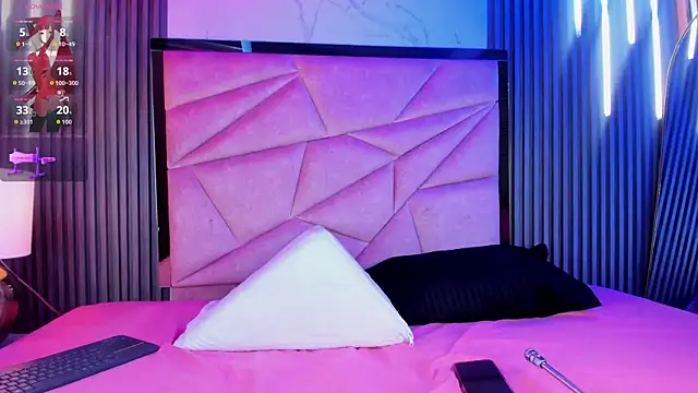 Snapshot of channel_guss chatting on 10.24.25 channel guss online show from 10.24.25