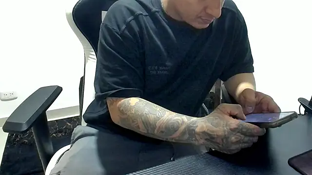 Snapshot of stebankechima chatting on 10.10.25 stebankechima online show from 10.10.25