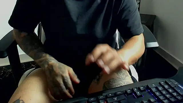 Snapshot of stebankechima chatting on 10.10.25 stebankechima online show from 10.10.25