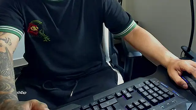 Snapshot of stebankechima chatting on 10.19.25 stebankechima online show from 10.19.25