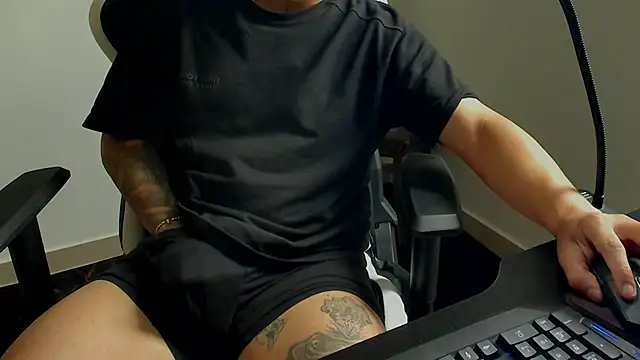 Snapshot of stebankechima chatting on 10.24.25 stebankechima online show from 10.24.25