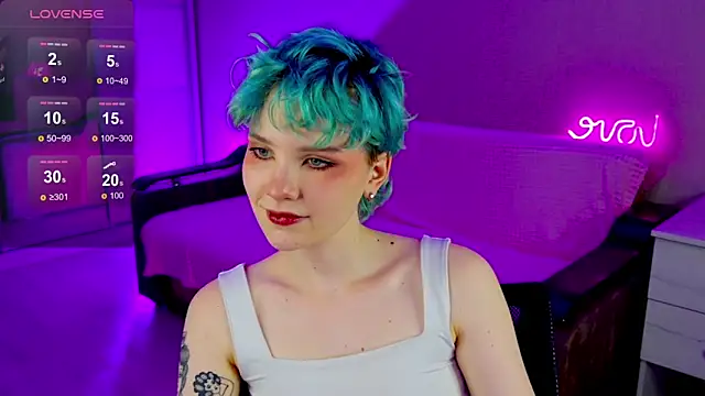 School Love online show from 12.09.24