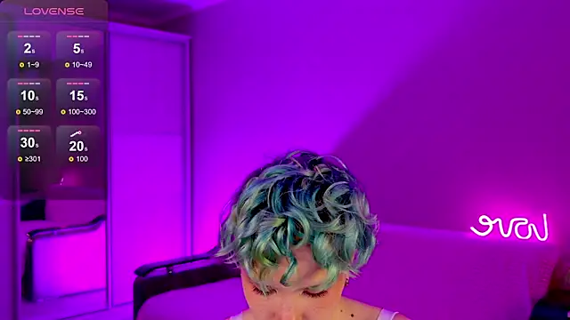 School Love online show from 12.23.24