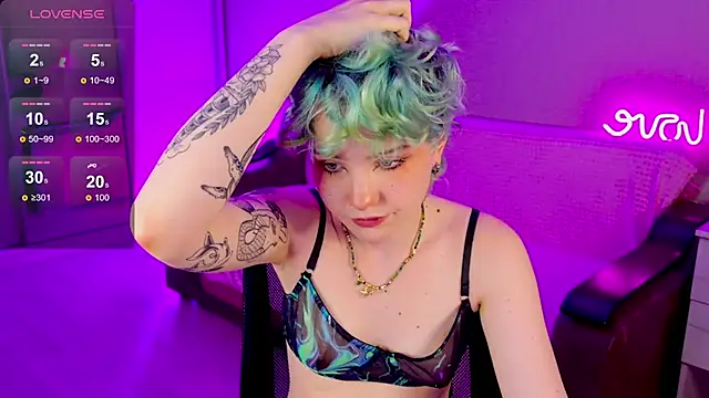 School Love online show from 01.17.25