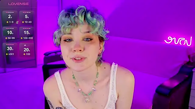 School Love online show from 01.20.25