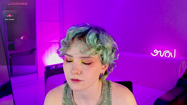 School Love online show from 01.30.25