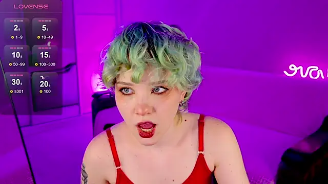 School Love online show from 02.02.25