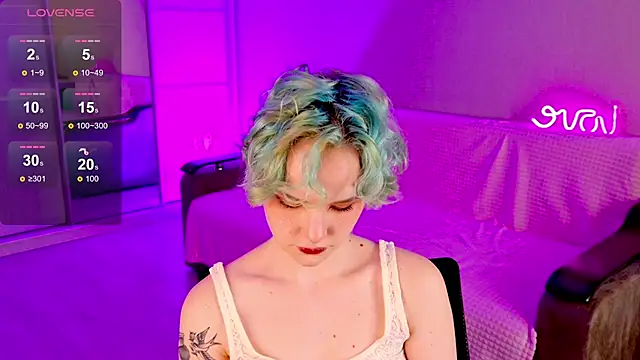 School Love online show from 03.10.25