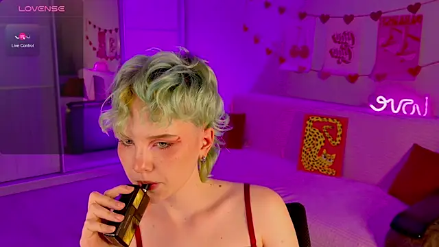 School Love online show from 03.17.25