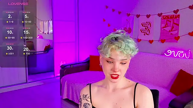 School Love online show from 03.20.25