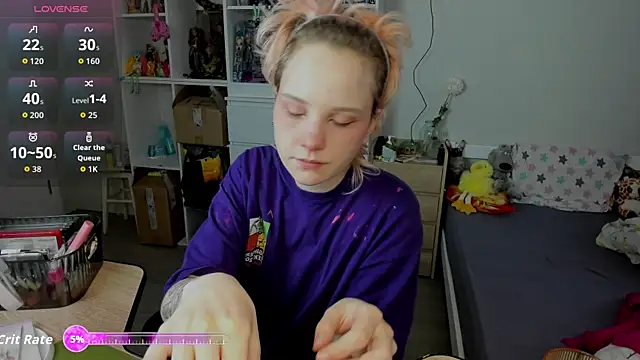 School Love online show from 12.03.25