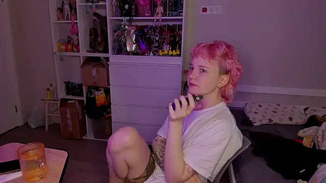 School Love online show from 12.15.25