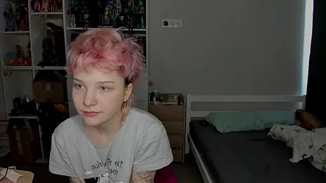 Snapshot of School_Love chatting on 01.18.26 School Love online show from 01.18.26