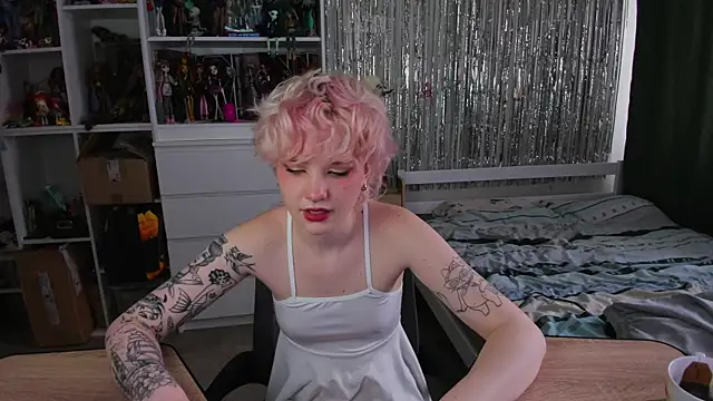 School Love online show from 03.27.26