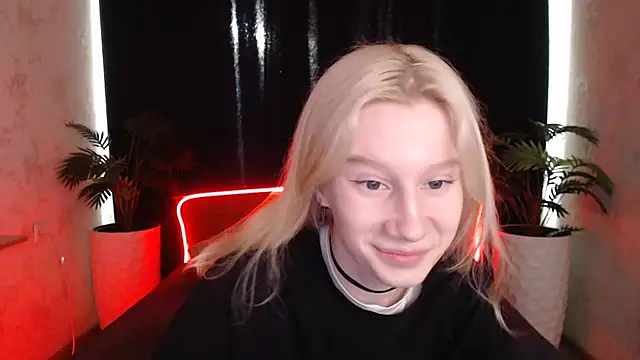 Snapshot of EnigmaSee chatting on 10.01.25 EnigmaSee online show from 10.01.25