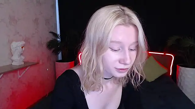 Snapshot of EnigmaSee chatting on 10.02.25 EnigmaSee online show from 10.02.25