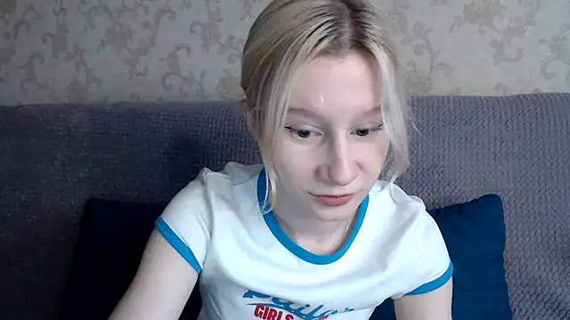 Snapshot of EnigmaSee chatting on 11.05.25 EnigmaSee online show from 11.05.25