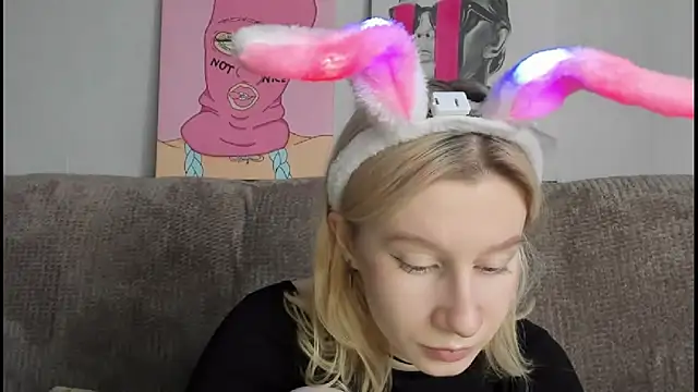 Snapshot of EnigmaSee chatting on 11.15.25 EnigmaSee online show from 11.15.25