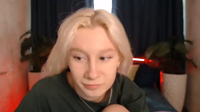 Snapshot of EnigmaSee chatting on 06.18.26 EnigmaSee online show from 06.18.26