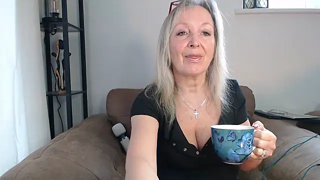 Snapshot of Ladystargazer1966 chatting on 12.02.24 Ladystargazer1966 online show from 12.02.24