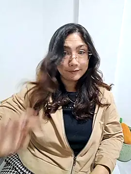 Mia Ruiz online show from 11.04.25