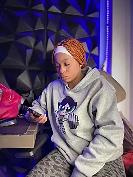 Melany Williams online show from 12.04.25