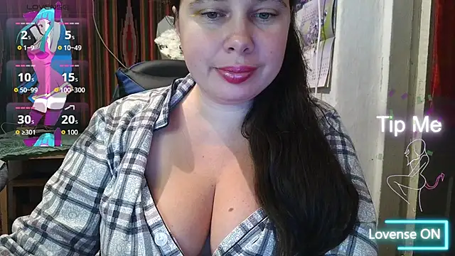 Snapshot of Cora_Maro chatting on 09.26.25 Cora Maro online show from 09.26.25