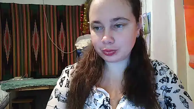 Snapshot of Cora_Maro chatting on 09.29.25 Cora Maro online show from 09.29.25