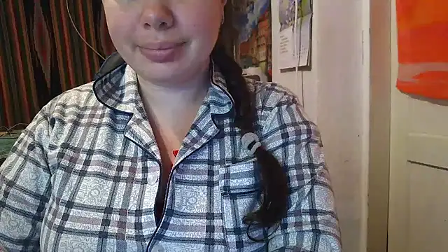 Snapshot of Cora_Maro chatting on 10.05.25 Cora Maro online show from 10.05.25