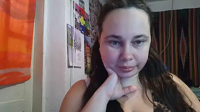 Snapshot of Cora_Maro chatting on 10.15.25 Cora Maro online show from 10.15.25