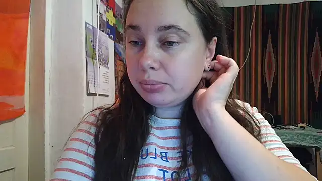 Snapshot of Cora_Maro chatting on 10.17.25 Cora Maro online show from 10.17.25