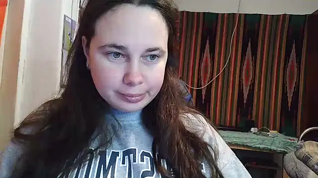 Snapshot of Cora_Maro chatting on 10.18.25 Cora Maro online show from 10.18.25