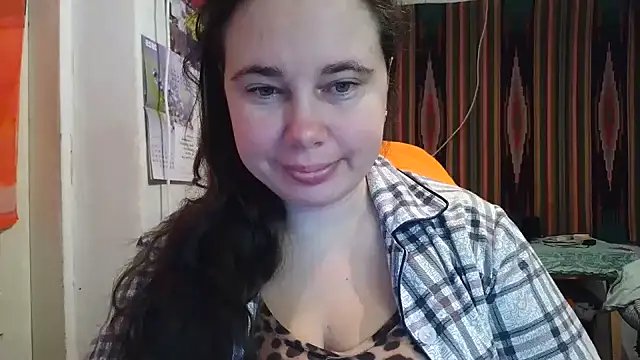 Snapshot of Cora_Maro chatting on 10.19.25 Cora Maro online show from 10.19.25