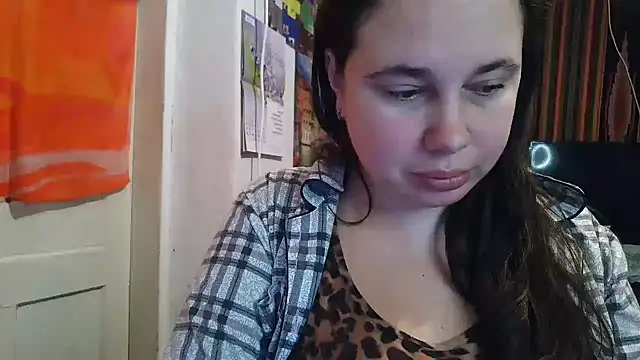 Snapshot of Cora_Maro chatting on 10.24.25 Cora Maro online show from 10.24.25