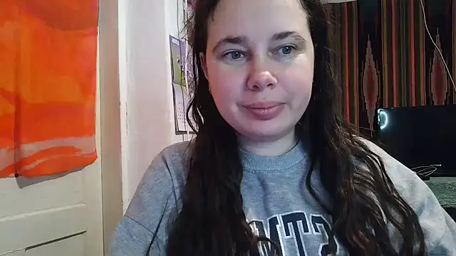 Snapshot of Cora_Maro chatting on 10.25.25 Cora Maro online show from 10.25.25