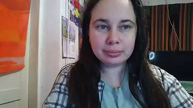 Snapshot of Cora_Maro chatting on 10.30.25 Cora Maro online show from 10.30.25