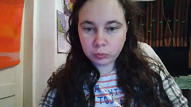 Snapshot of Cora_Maro chatting on 11.01.25 Cora Maro online show from 11.01.25