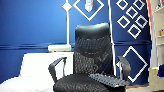 Snapshot of charolbruce_1 chatting on 02.10.25 charolbruce 1 online show from 02.10.25