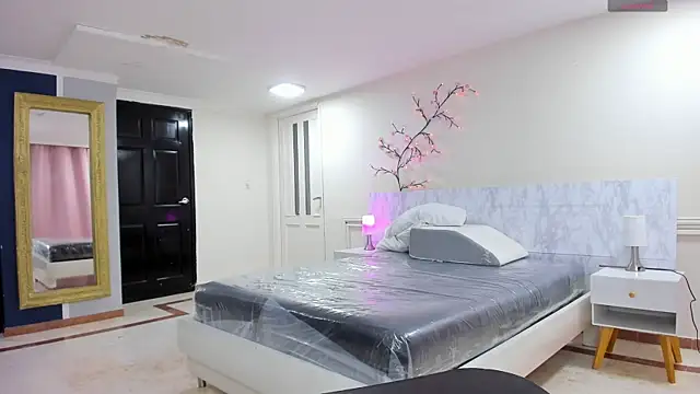 charolbruce 1 online show from 04.17.26