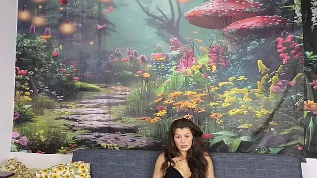 Snapshot of MadameDeFeu chatting on 10.15.25 MadameDeFeu online show from 10.15.25