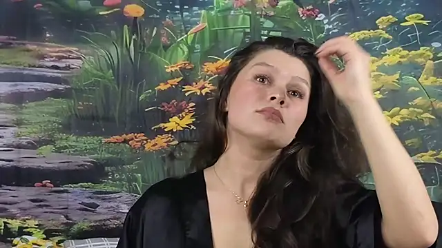 Snapshot of MadameDeFeu chatting on 10.23.25 MadameDeFeu online show from 10.23.25