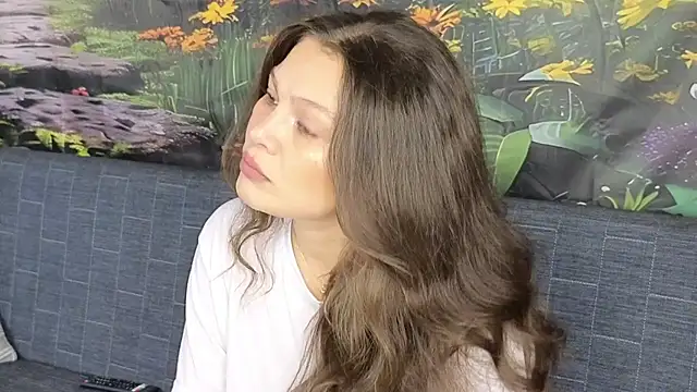 Snapshot of MadameDeFeu chatting on 11.04.25 MadameDeFeu online show from 11.04.25