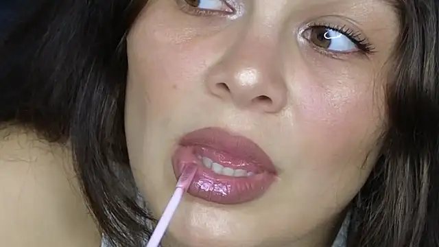 Snapshot of MadameDeFeu chatting on 11.05.25 MadameDeFeu online show from 11.05.25