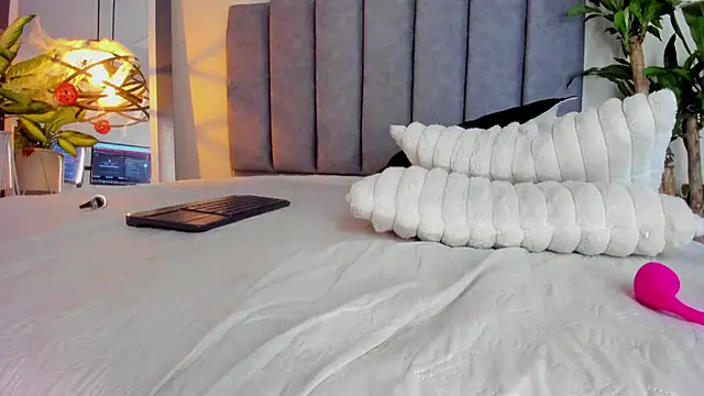 Snapshot of gabriela__gomez chatting on 10.26.25 gabriela gomez online show from 10.26.25