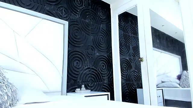 Snapshot of AbigailWilliams_ chatting on 10.20.25 AbigailWilliams online show from 10.20.25