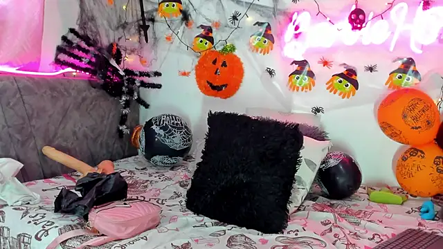 BarbieHotLaura online show from 10.18.25